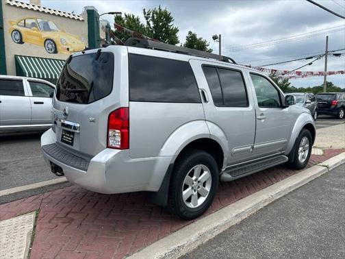 2008 Nissan Pathfinder SE