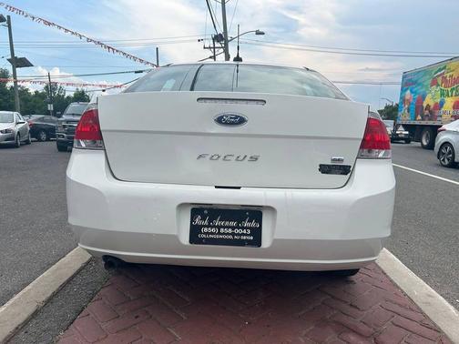 White Suede 2010 Ford Focus SE