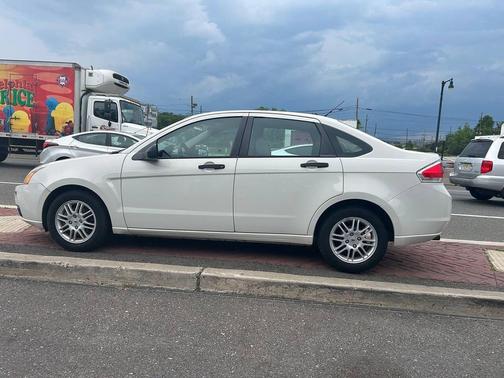 White Suede 2010 Ford Focus SE