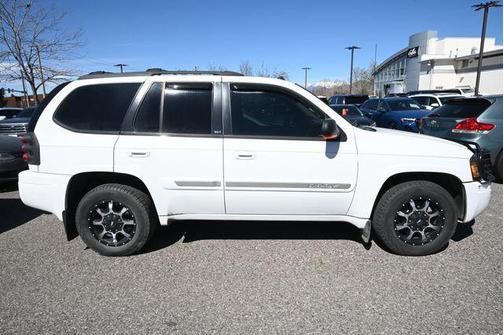 Olympic White 2004 GMC Envoy SLT
