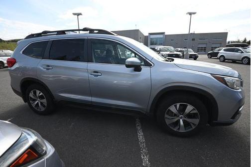 Ice Silver Metallic 2019 Subaru Ascent Premium 8-Passenger