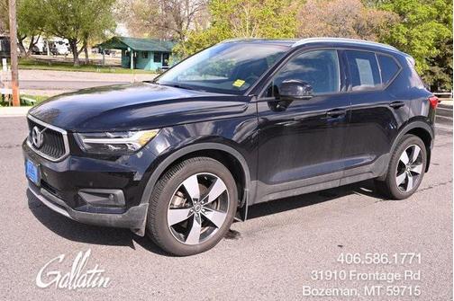 2022 Volvo XC40 T5 Momentum