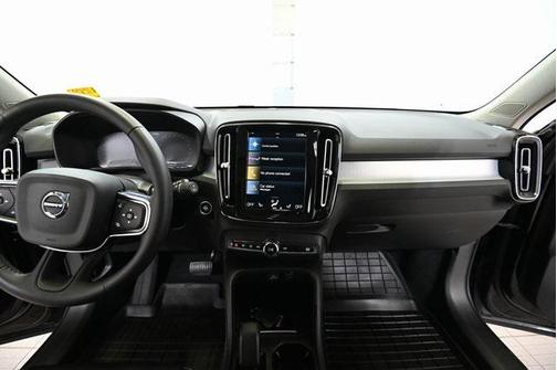 2022 Volvo XC40 T5 Momentum