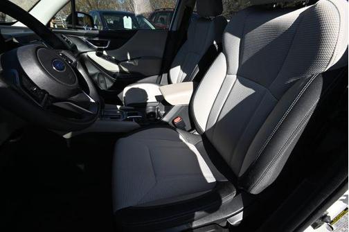 Crystal White Pearl 2021 Subaru Forester Base