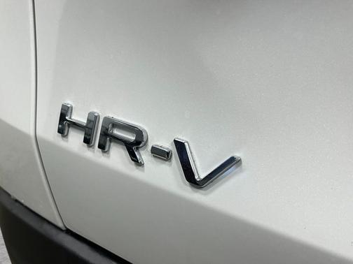 Platinum White Pearl 2026 Honda HR-V LX