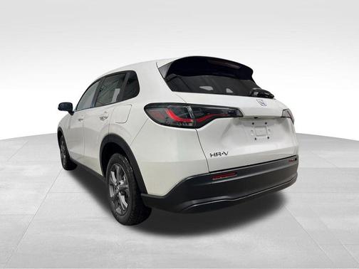 Platinum White Pearl 2026 Honda HR-V LX