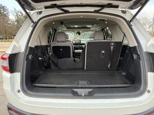 Platinum White Pearl 2023 Honda Pilot Touring 8-Passenger