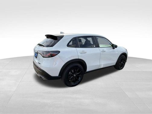 Platinum White Pearl 2024 Honda HR-V Sport