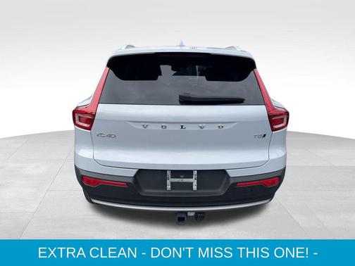 2022 Volvo XC40 T5 Momentum