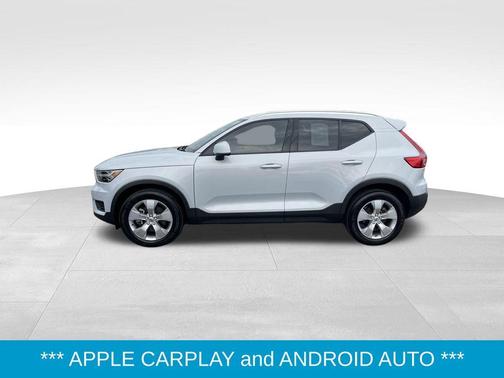 2022 Volvo XC40 T5 Momentum