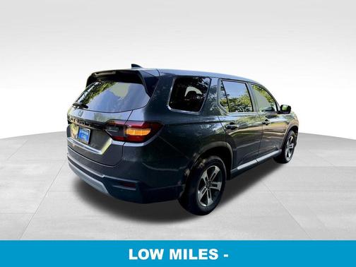 Modern Steel Metallic 2025 Honda Pilot EX-L