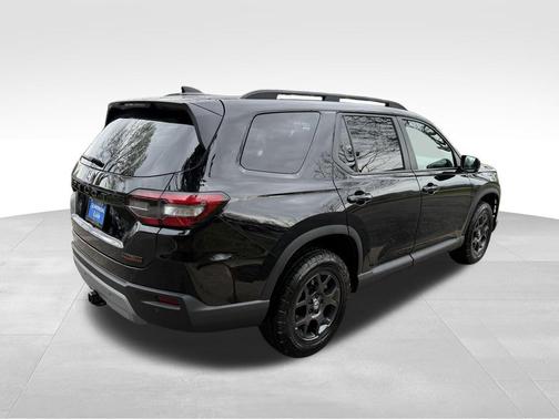 Crystal Black 2025 Honda Pilot TrailSport