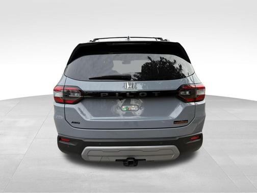 Sonic Gray Pearl 2023 Honda Pilot AWD TrailSport