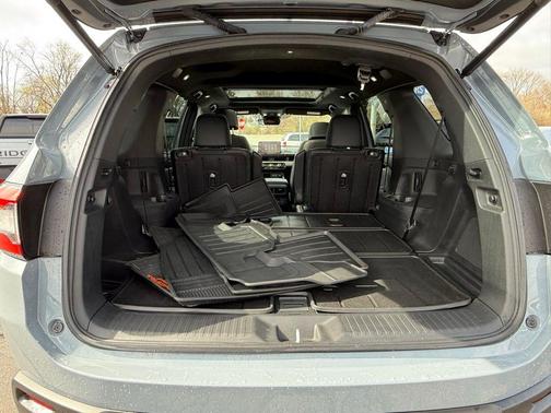 Sonic Gray Pearl 2023 Honda Pilot AWD TrailSport