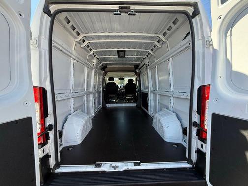 Bright White Clearcoat 2023 RAM ProMaster 3500 High Roof