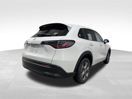 Platinum White Pearl 2026 Honda HR-V LX