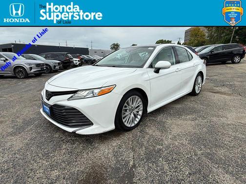 Super White 2019 Toyota Camry XLE