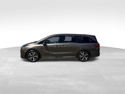Beige 2019 Honda Odyssey Elite