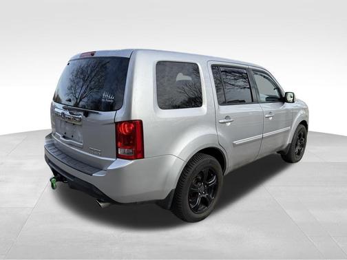 Alabaster Silver Metallic 2015 Honda Pilot SE