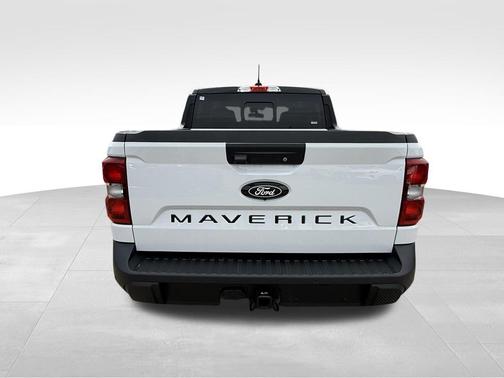 Oxford White 2025 Ford Maverick Lariat
