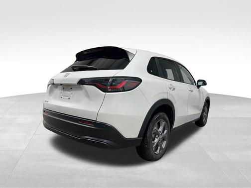Platinum White Pearl 2026 Honda HR-V LX