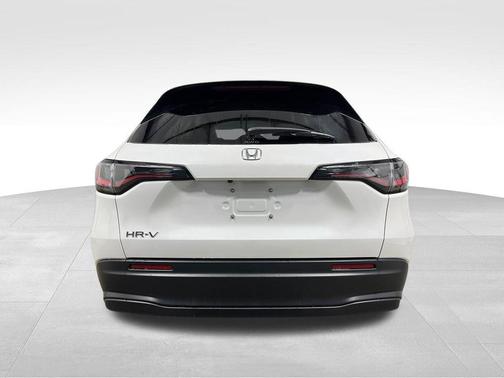 Platinum White Pearl 2026 Honda HR-V LX