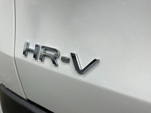 Platinum White Pearl 2026 Honda HR-V LX