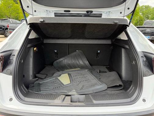 Summit White 2025 Chevrolet Trax LT