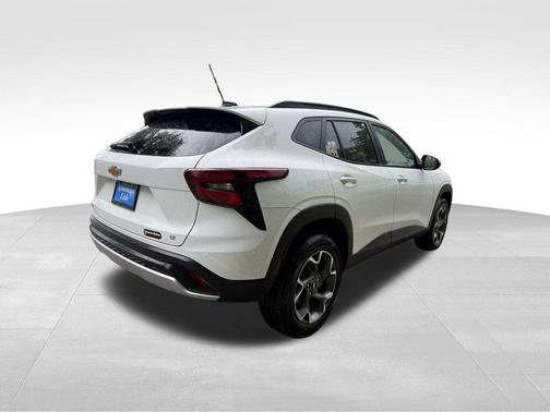 Summit White 2025 Chevrolet Trax LT