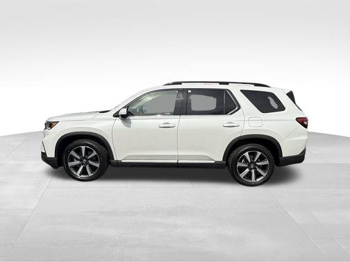 Platinum White Pearl 2023 Honda Pilot Touring 8-Passenger