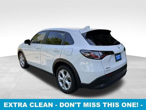 Platinum White Pearl 2023 Honda HR-V LX
