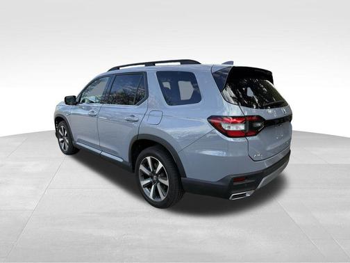 Gray 2023 Honda Pilot AWD Elite