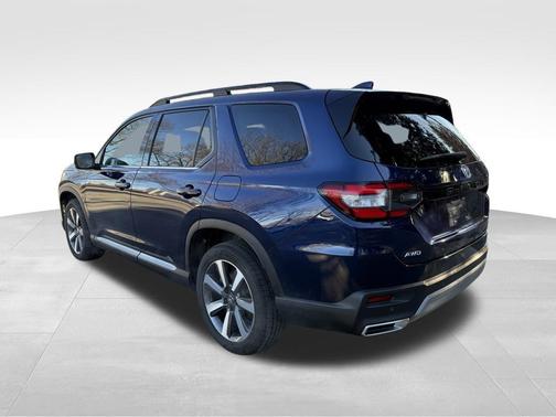 2023 Honda Pilot Touring 8-Passenger