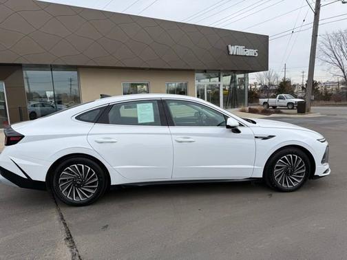 2024 Hyundai SONATA Hybrid SEL