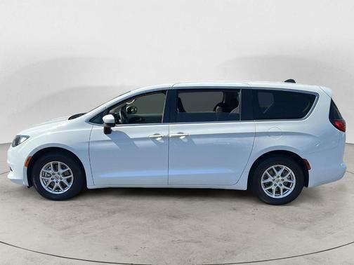 2021 Chrysler Voyager LX