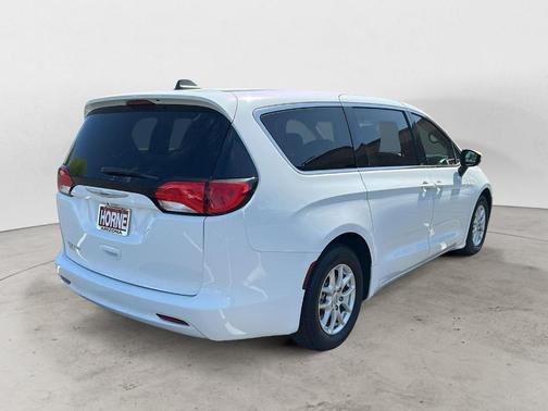 2021 Chrysler Voyager LX