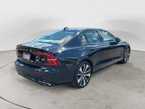 2022 Volvo S60 MOMENTUM