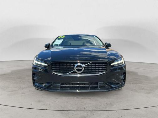 2022 Volvo S60 MOMENTUM