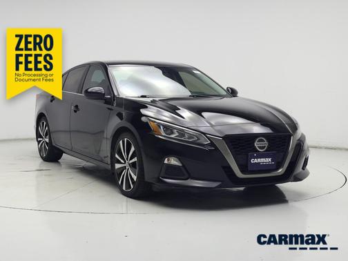 Black 2019 Nissan Altima SR