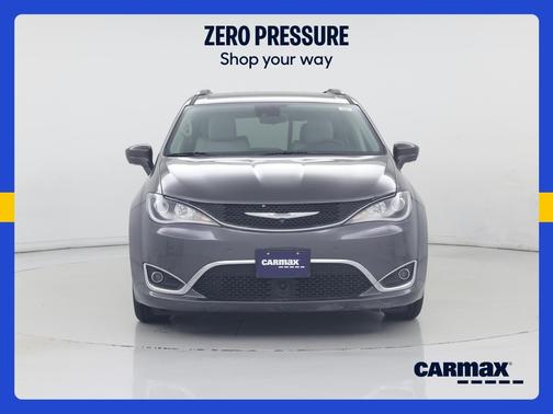Gray 2018 Chrysler Pacifica Touring L