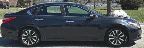 Super Black 2017 Nissan Altima 2.5 SL