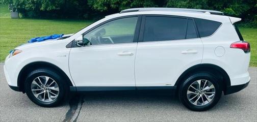 2017 Toyota RAV4 Hybrid XLE