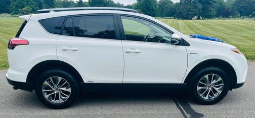 2017 Toyota RAV4 Hybrid XLE