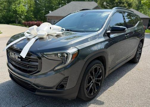 Graphite Gray Metallic 2020 GMC Terrain SLT