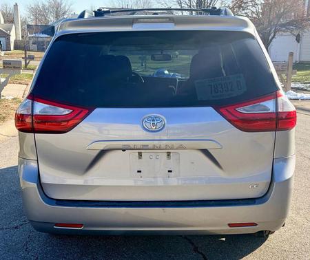 2017 Toyota Sienna LE