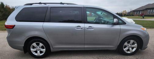 2017 Toyota Sienna LE