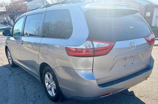 2017 Toyota Sienna LE
