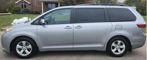 2017 Toyota Sienna LE