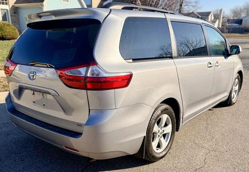2017 Toyota Sienna LE