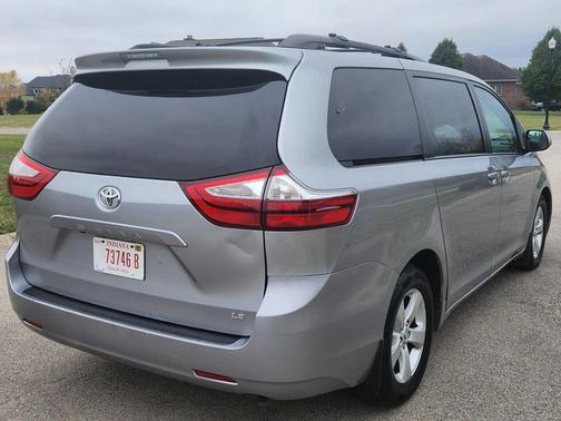 2017 Toyota Sienna LE
